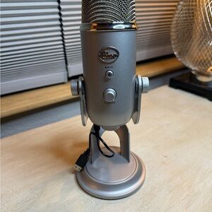 Blue Yeti USB Microphone - Silver